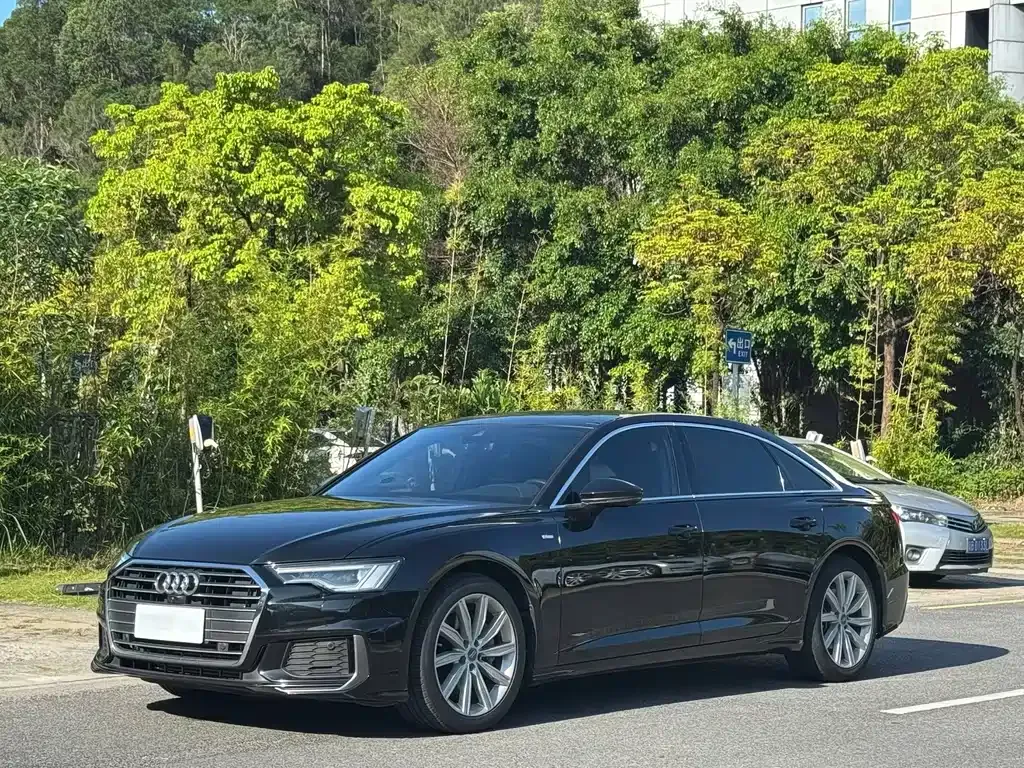 Audi A6L — фото 1