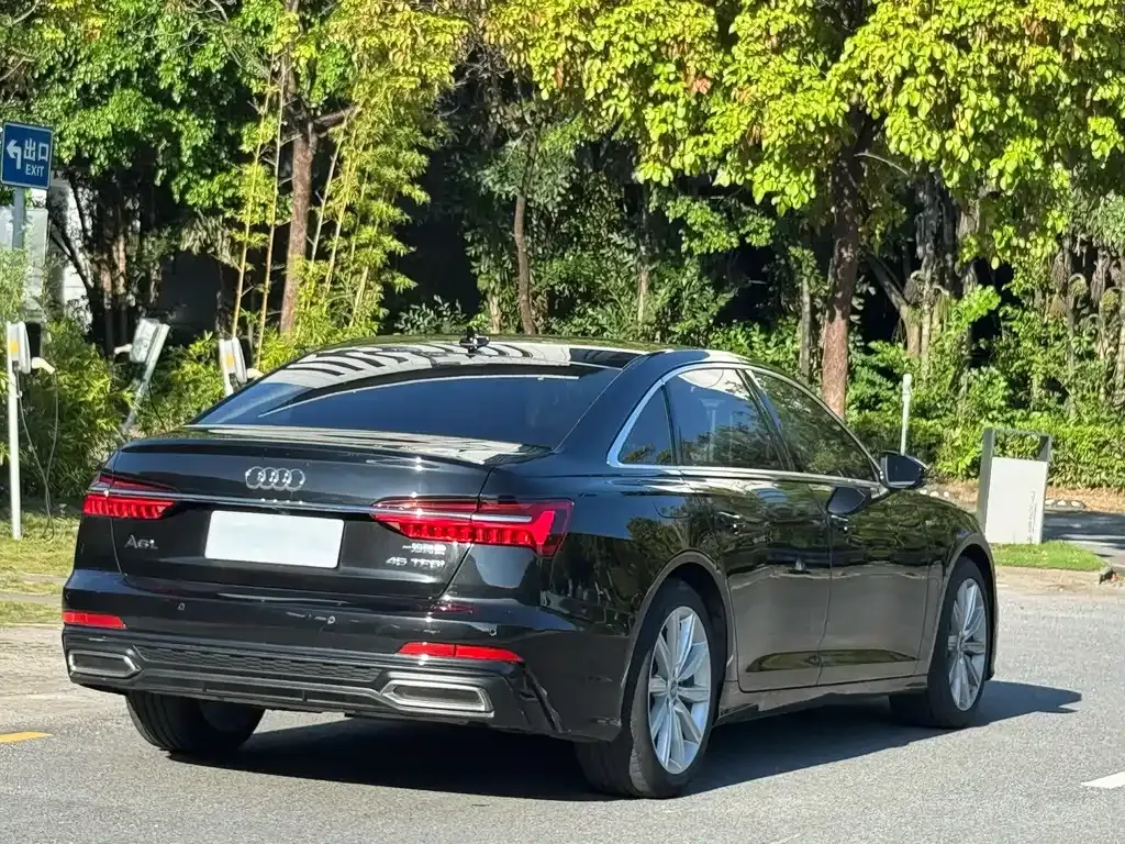 Audi A6L — фото 8