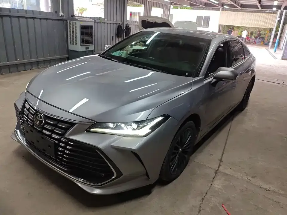 Toyota Avalon — фото 1