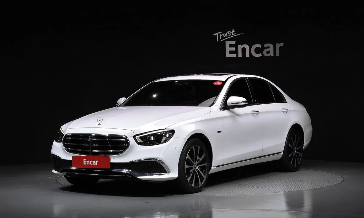 Mercedes-Benz E-Class — фото 1