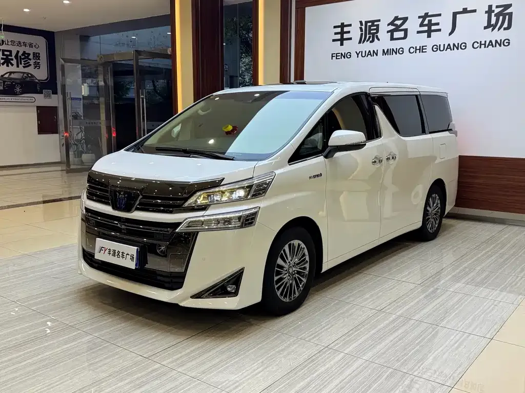 Toyota Vellfire — фото 1