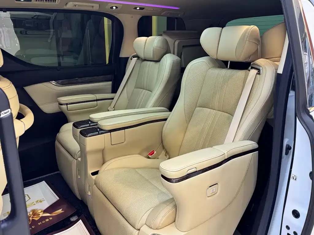 Toyota Vellfire — фото 7