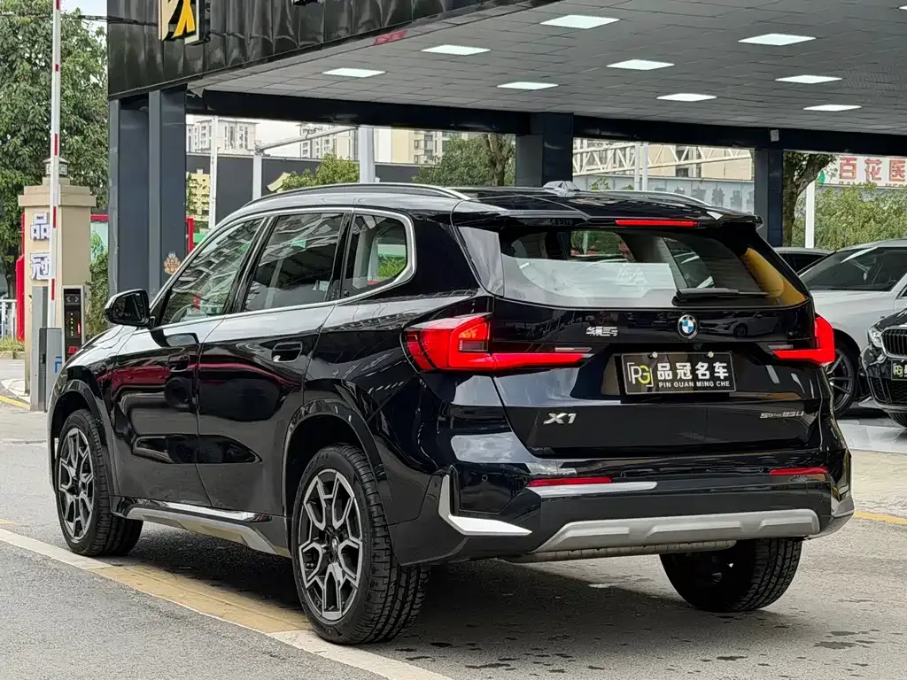 BMW X1 — фото 9