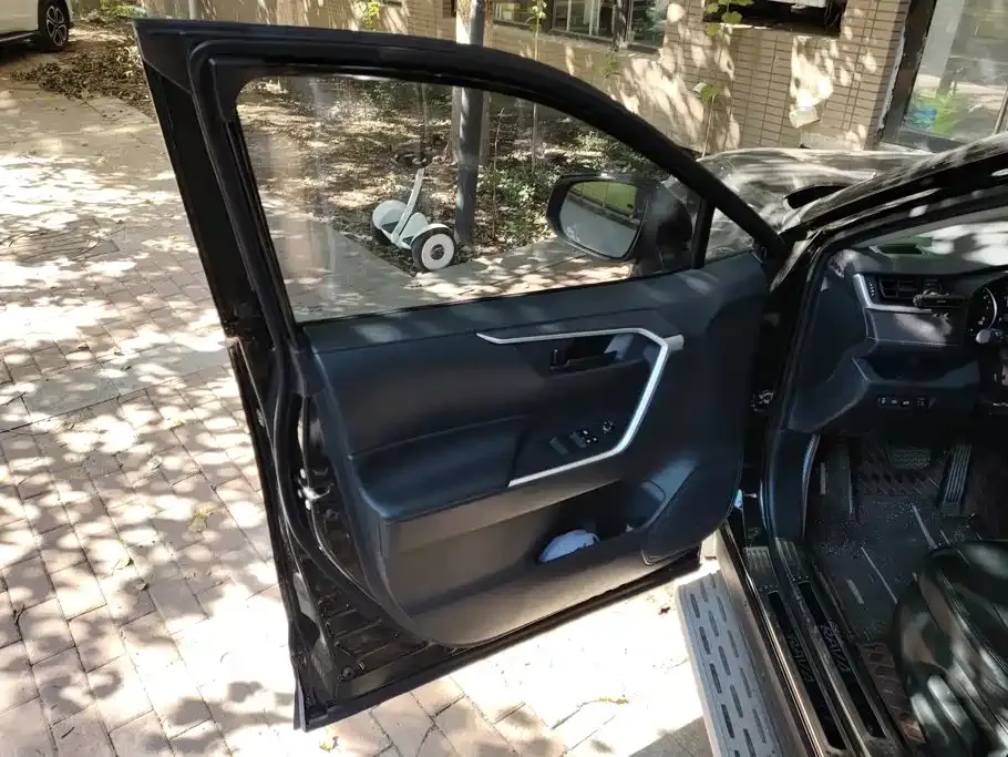 Toyota RAV4 — фото 10