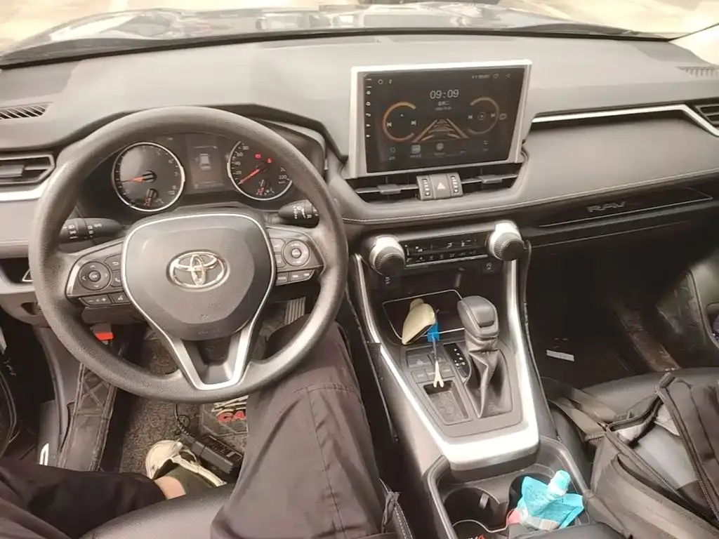 Toyota RAV4 — фото 6