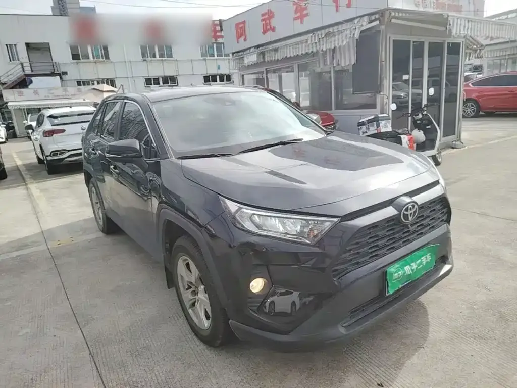 Toyota RAV4 — фото 7