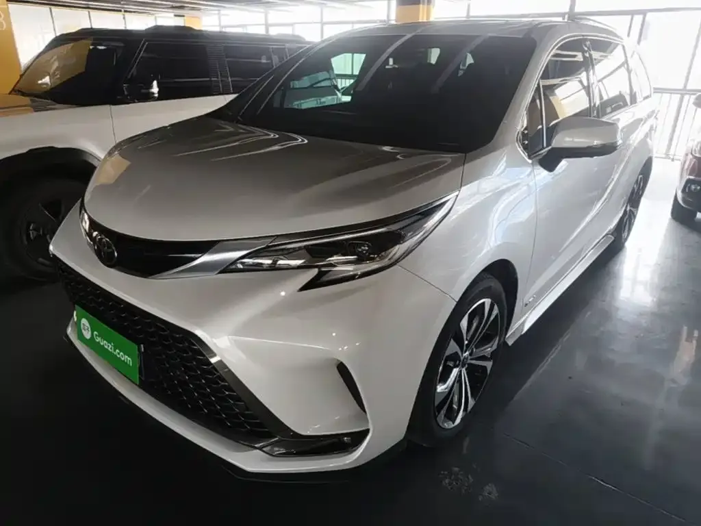 Toyota Granvia — фото 1