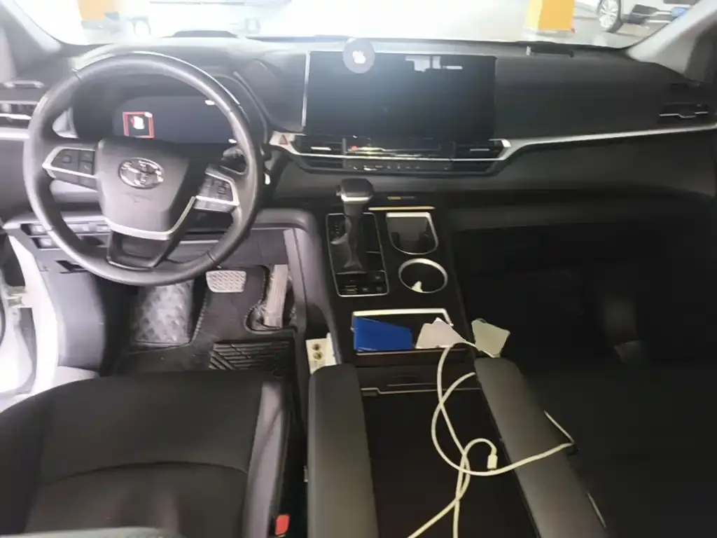 Toyota Granvia — фото 6