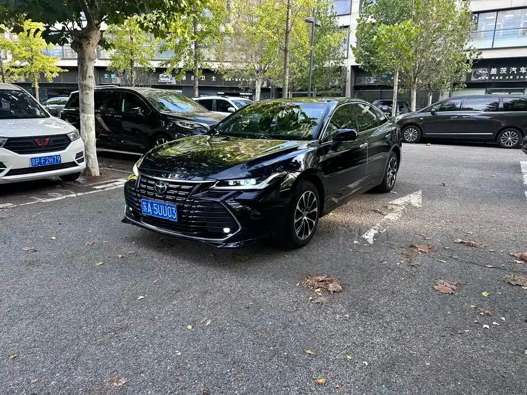 Toyota Avalon — фото 1