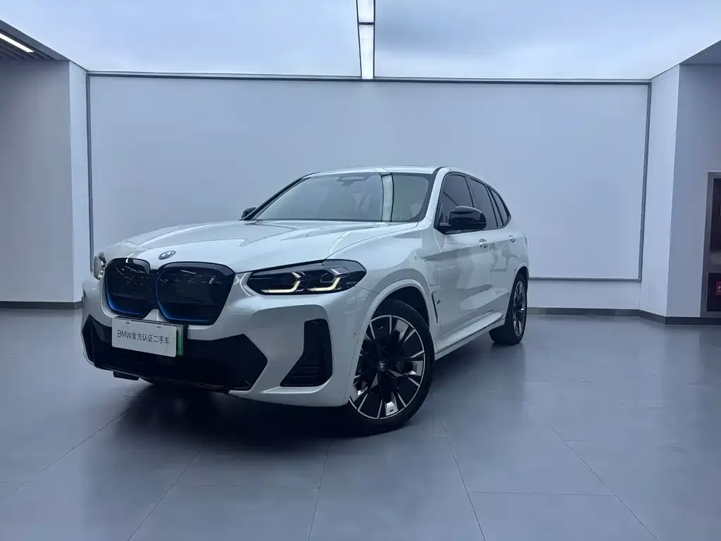BMW iX3 — фото 1