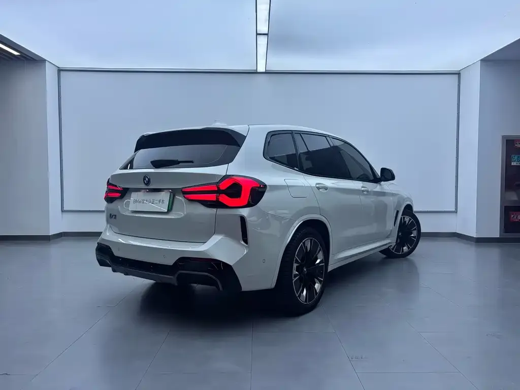 BMW iX3 — фото 2