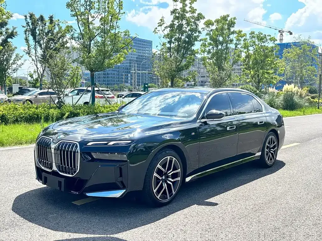 BMW 7 Series — фото 1