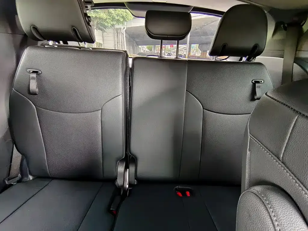 Toyota Sienna — фото 2
