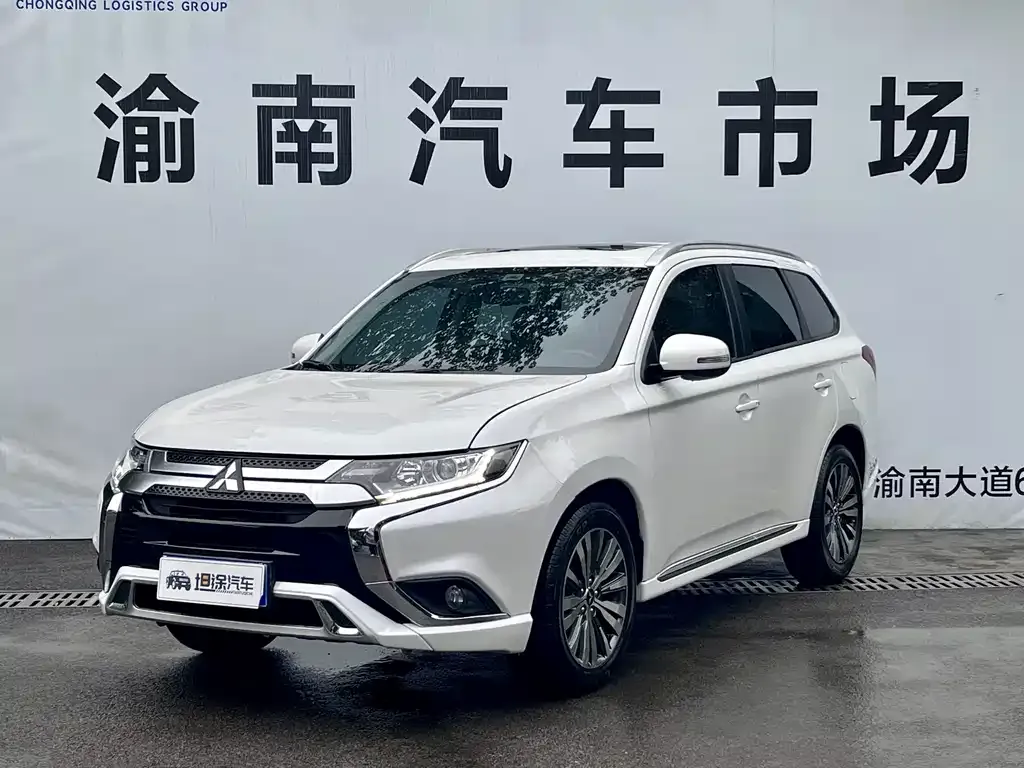 Mitsubishi Outlander — фото 1