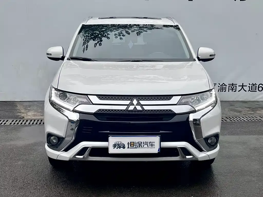 Mitsubishi Outlander — фото 10