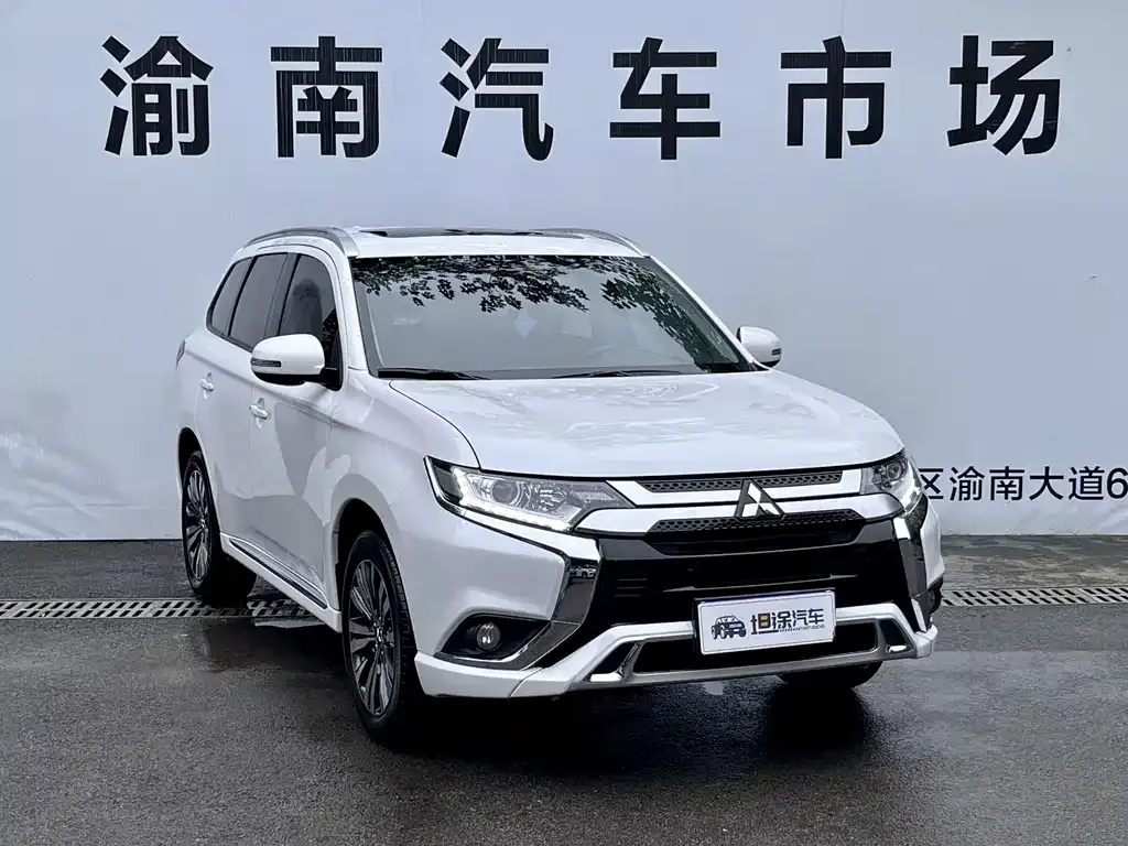 Mitsubishi Outlander — фото 4