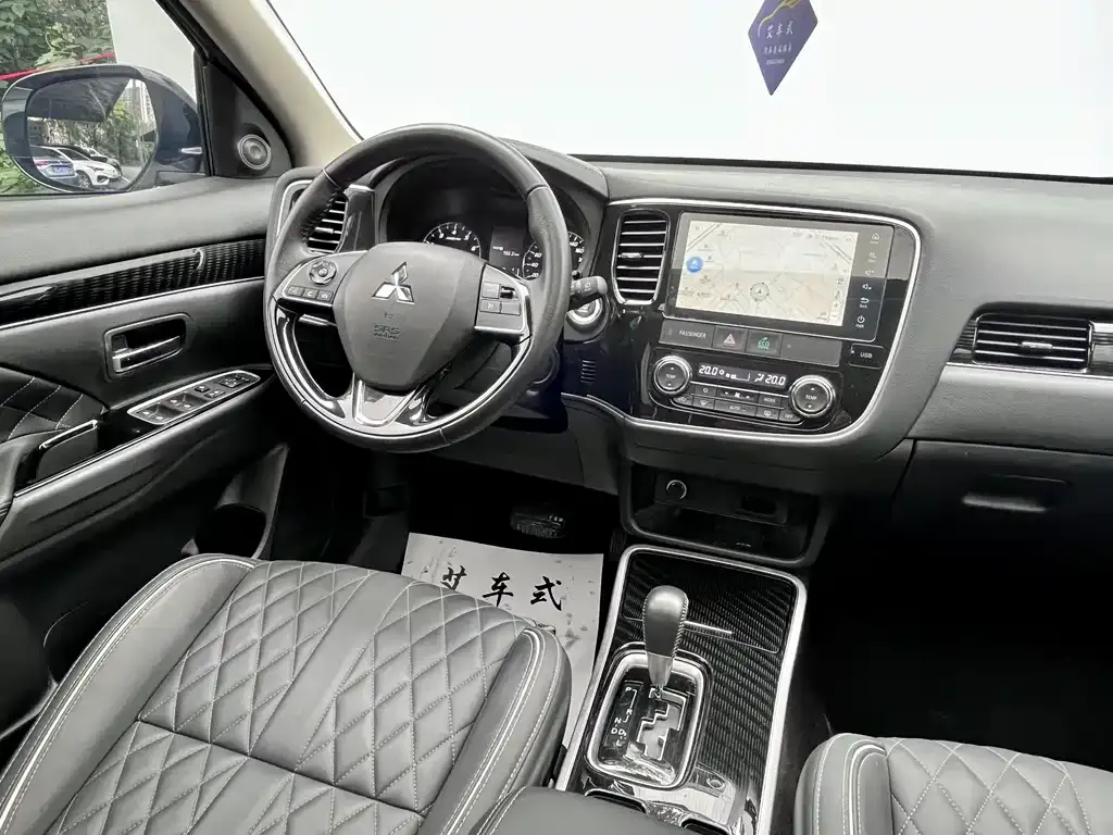 Mitsubishi Outlander — фото 7
