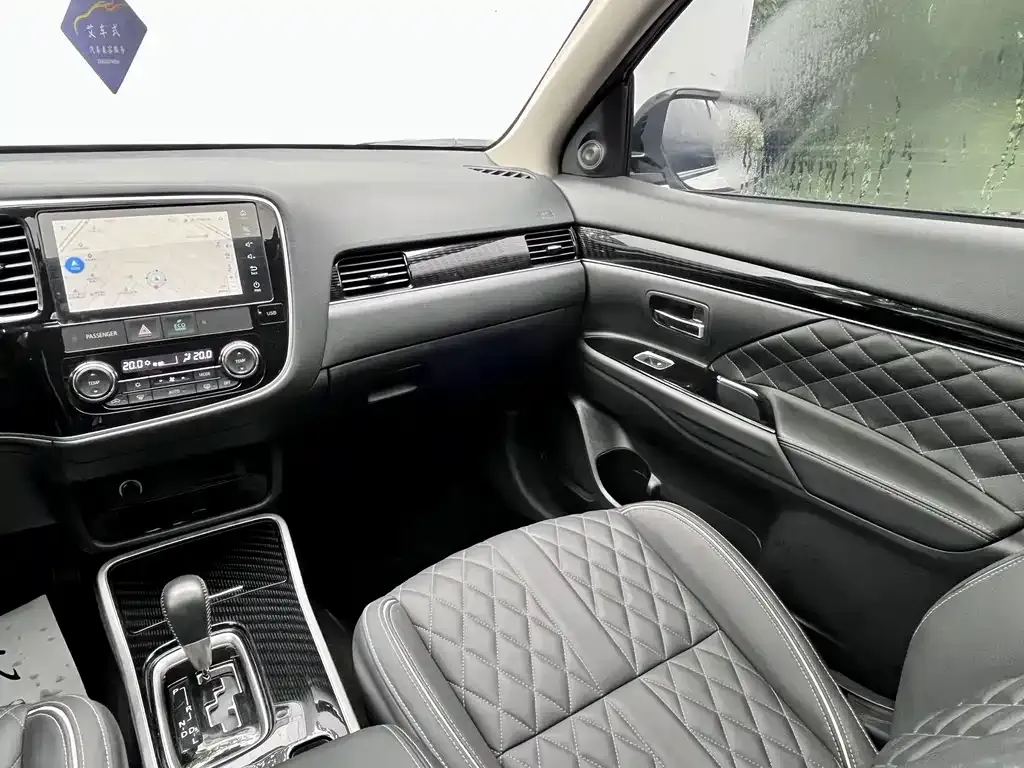Mitsubishi Outlander — фото 9