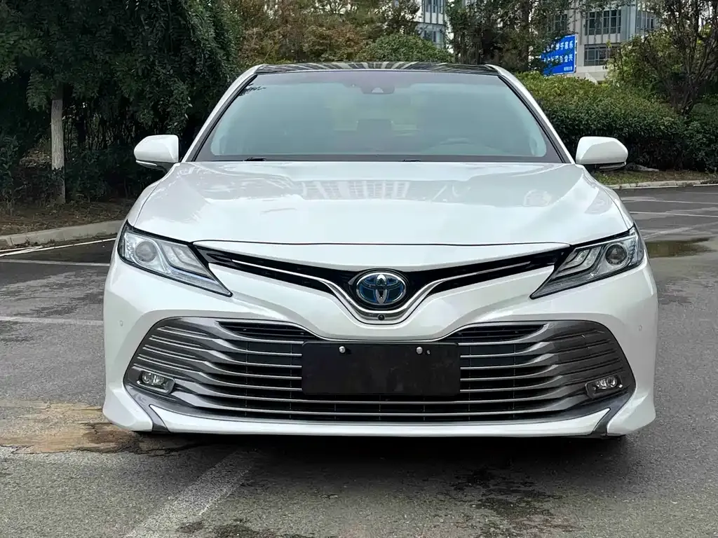 Toyota Camry — фото 6