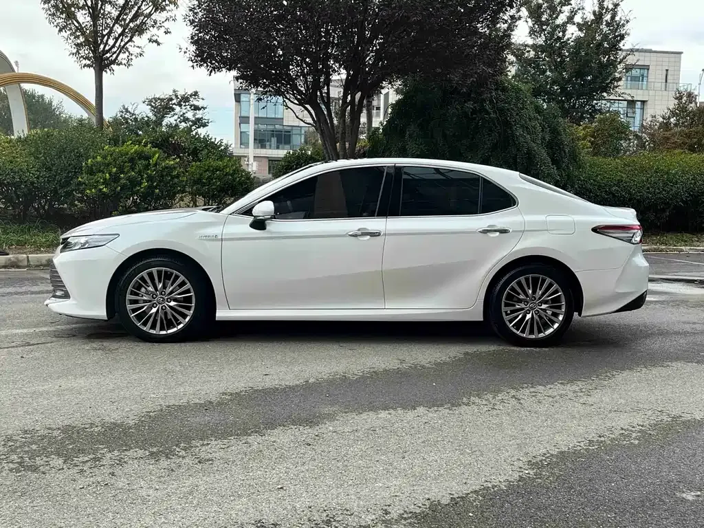 Toyota Camry — фото 8