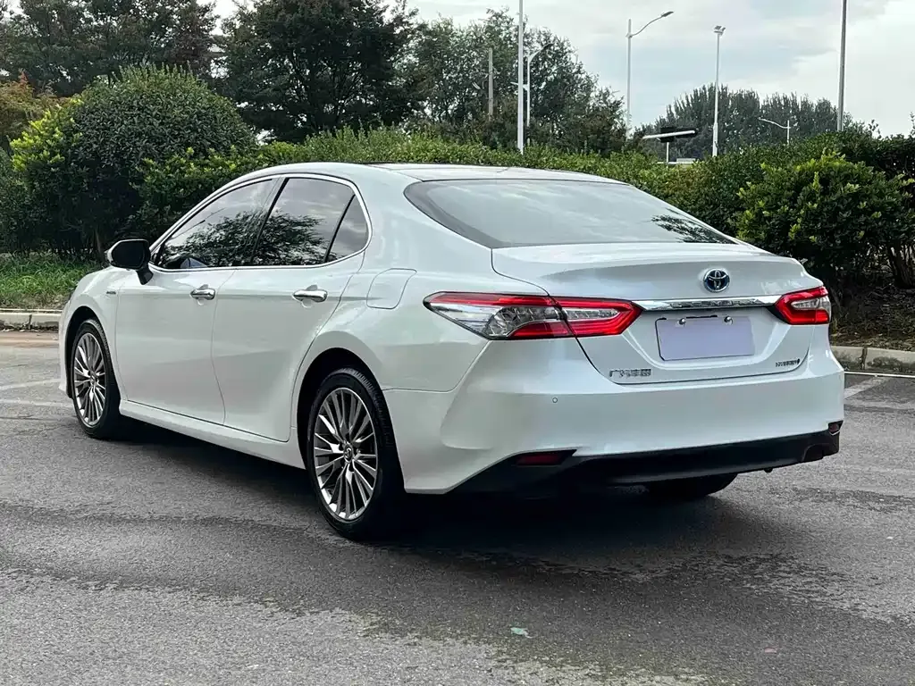 Toyota Camry — фото 9
