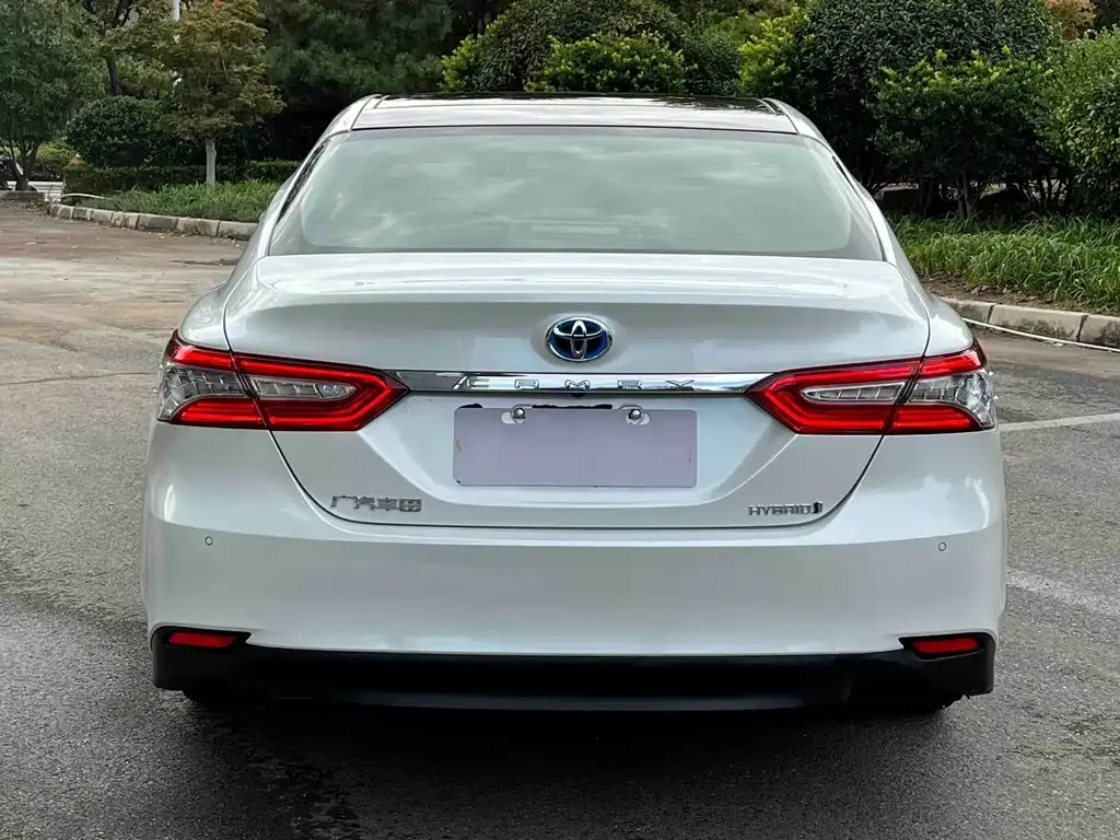 Toyota Camry — фото 3