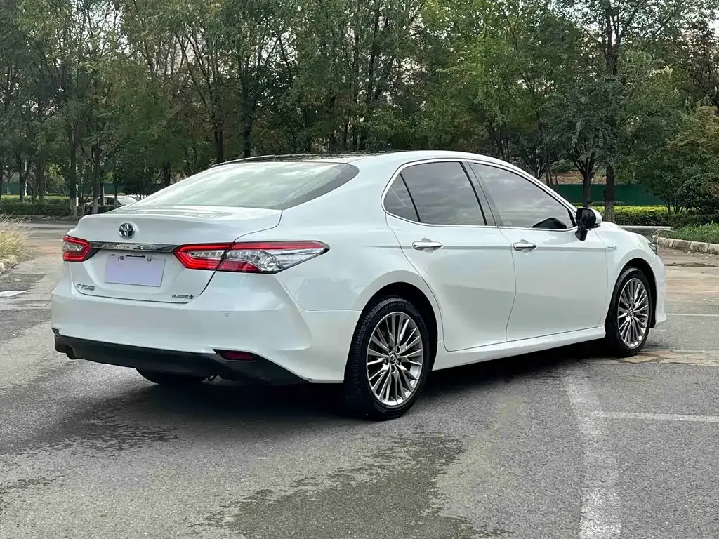Toyota Camry — фото 10