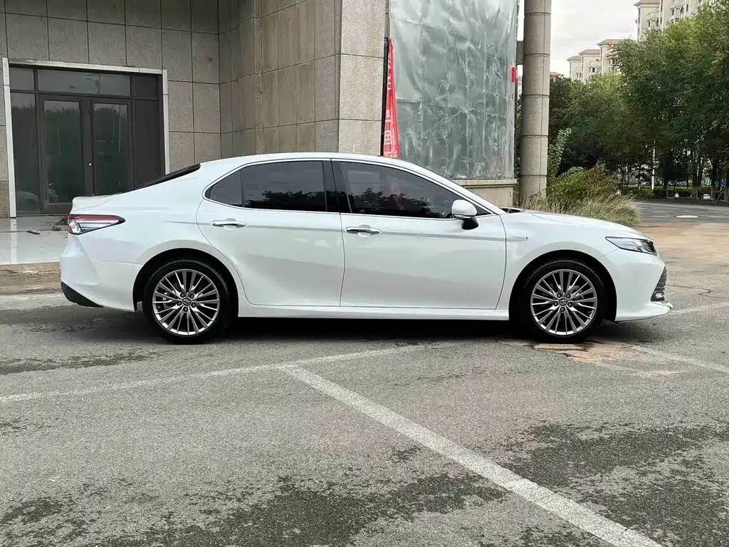 Toyota Camry — фото 5