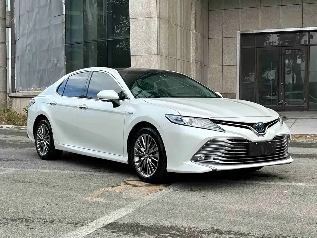 Toyota Camry — фото 4