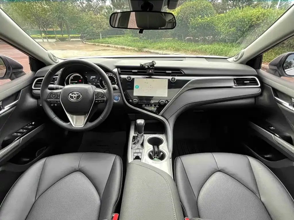 Toyota Camry — фото 7