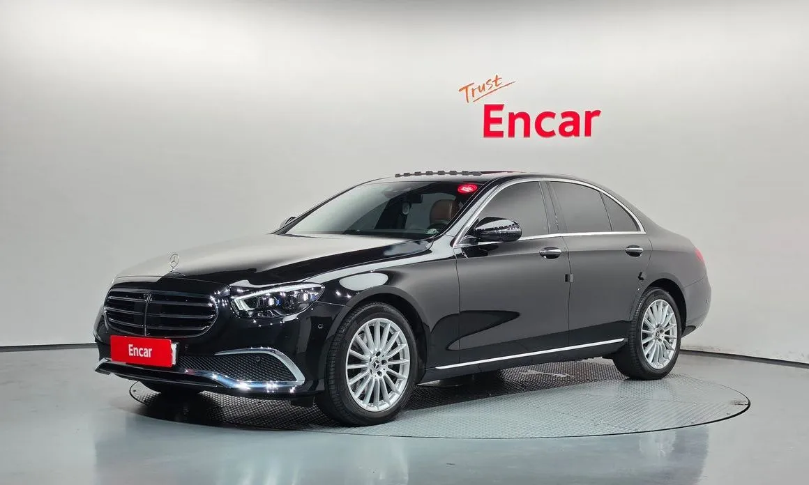 Mercedes-Benz E-Class — фото 1
