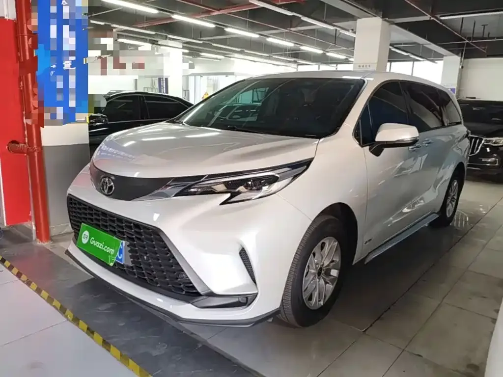Toyota Granvia — фото 1
