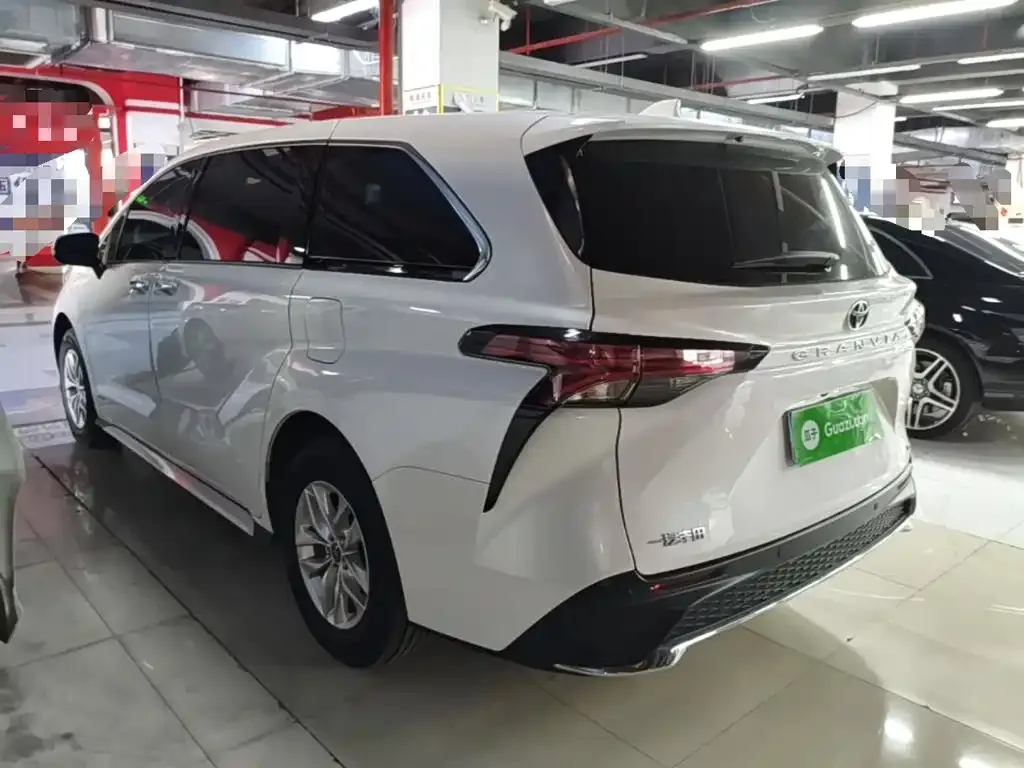 Toyota Granvia — фото 4