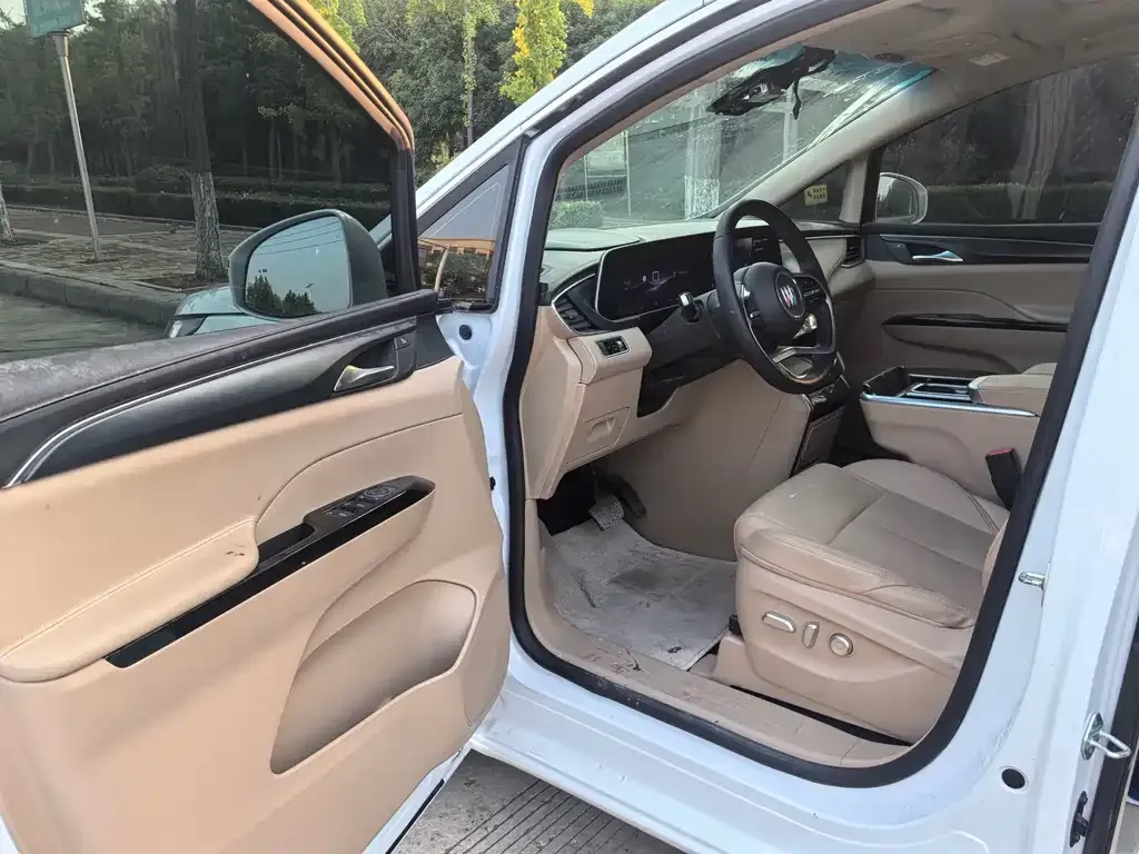 Buick GL8 Hybrid — фото 3