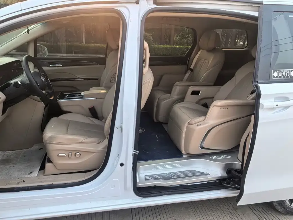 Buick GL8 Hybrid — фото 5