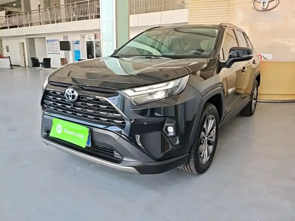 Toyota RAV4 — фото 1