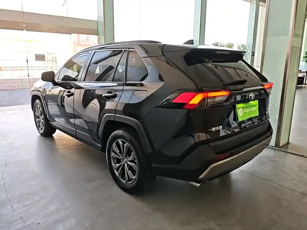 Toyota RAV4 — фото 6