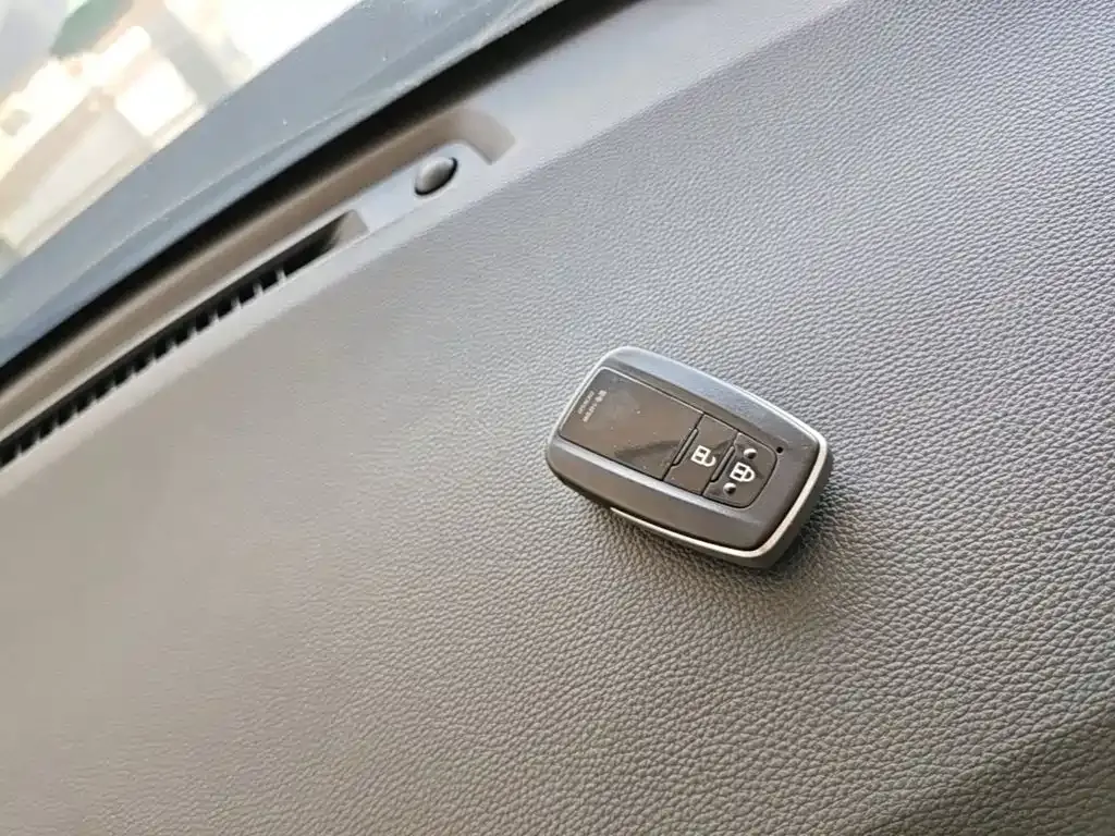Toyota RAV4 — фото 2