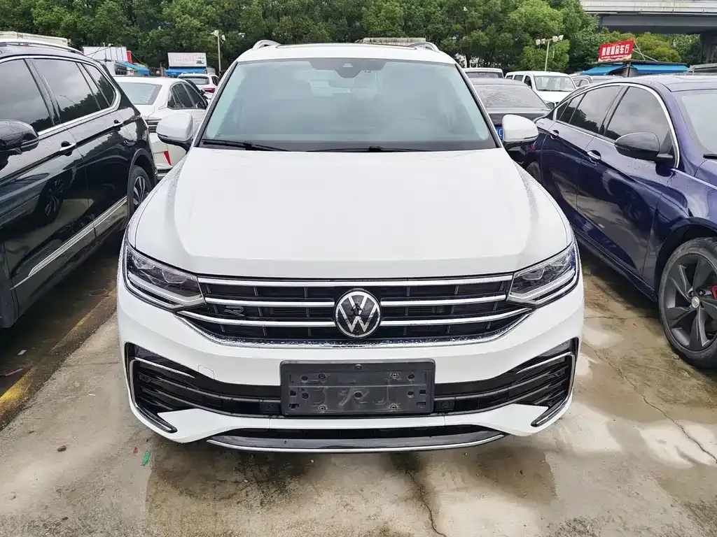 Volkswagen Tiguan L — фото 8