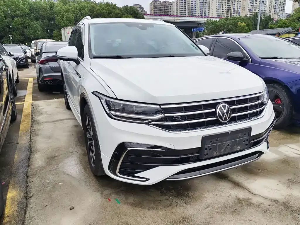 Volkswagen Tiguan L — фото 5