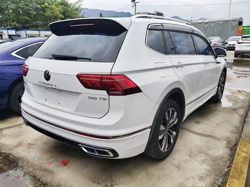Volkswagen Tiguan L — фото 10