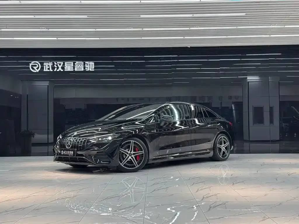 Mercedes-Benz EQE AMG — фото 1