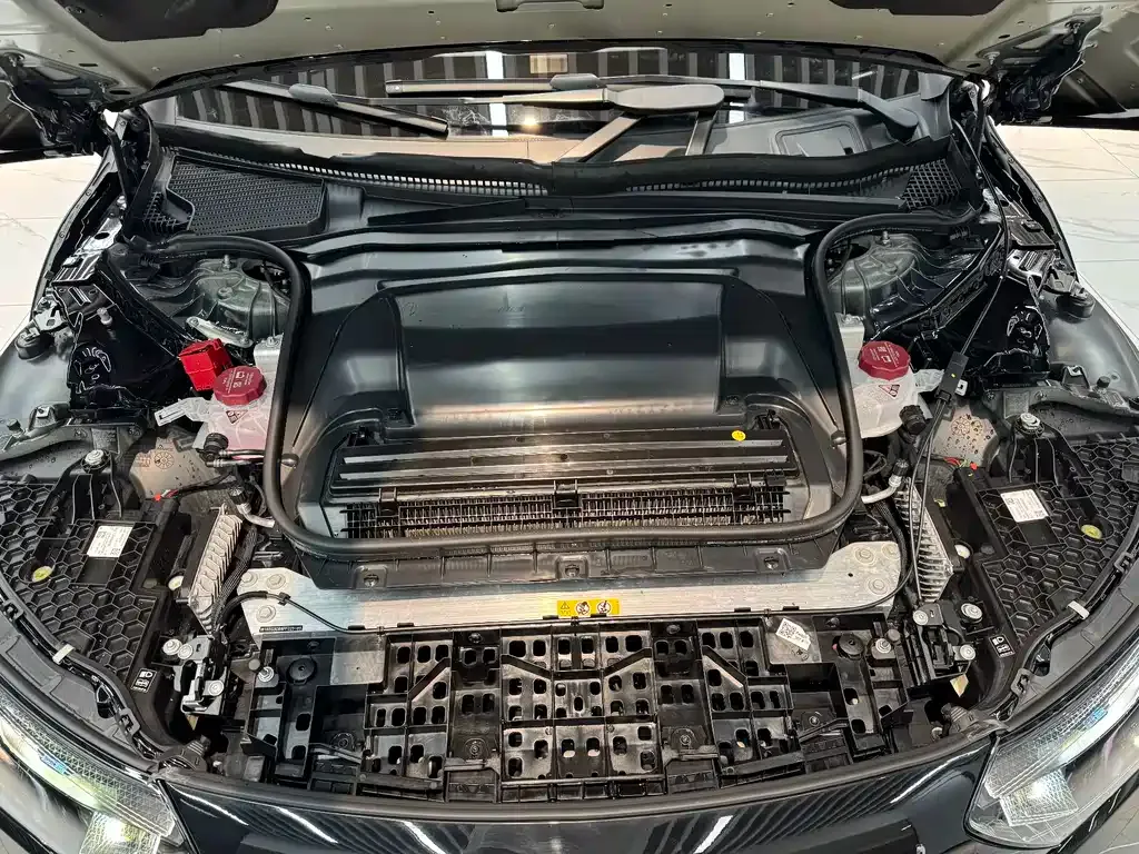 Mercedes-Benz EQE AMG — фото 10