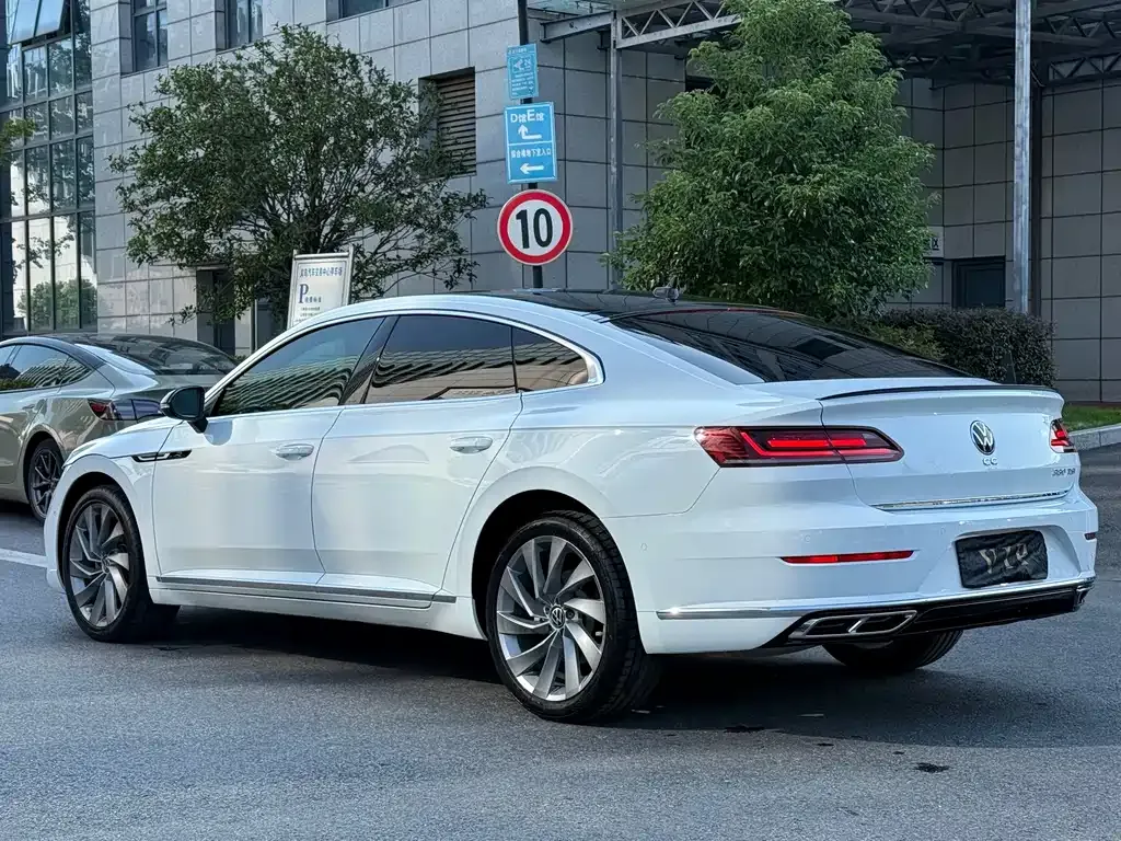 Volkswagen CC — фото 10