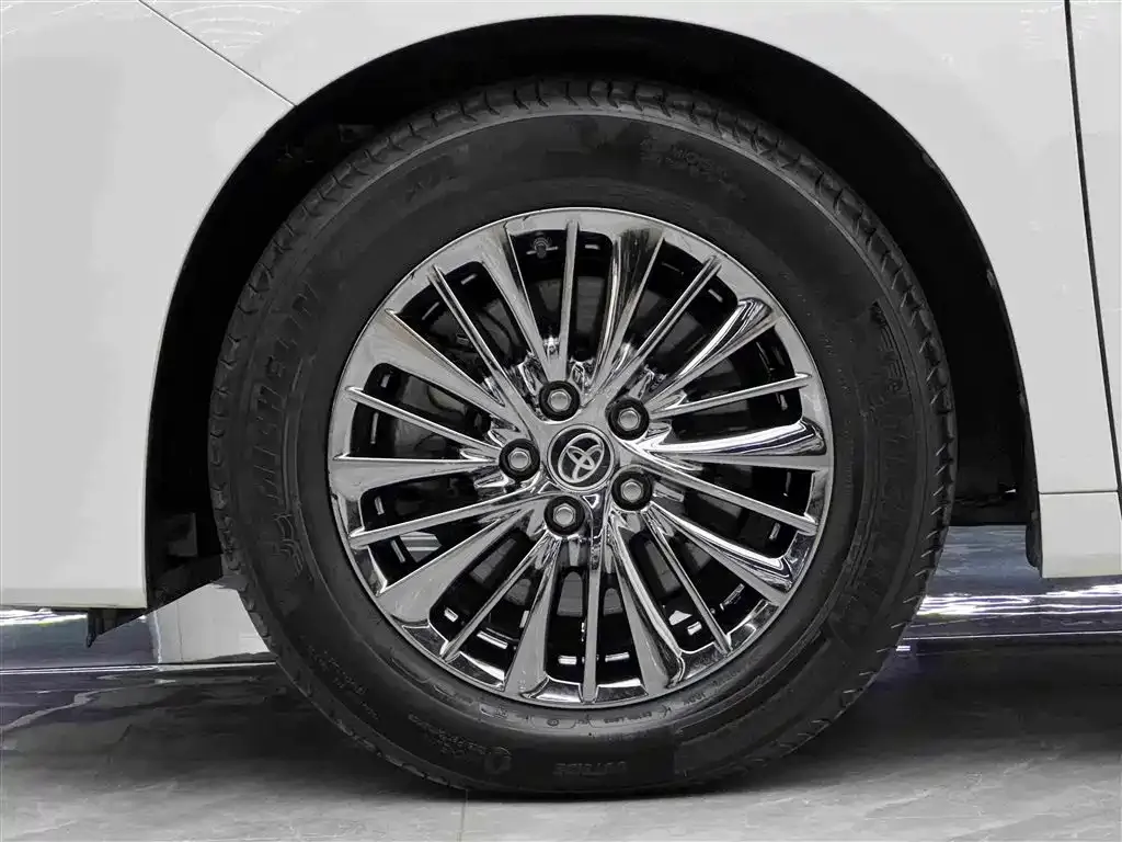 Toyota Alphard — фото 4