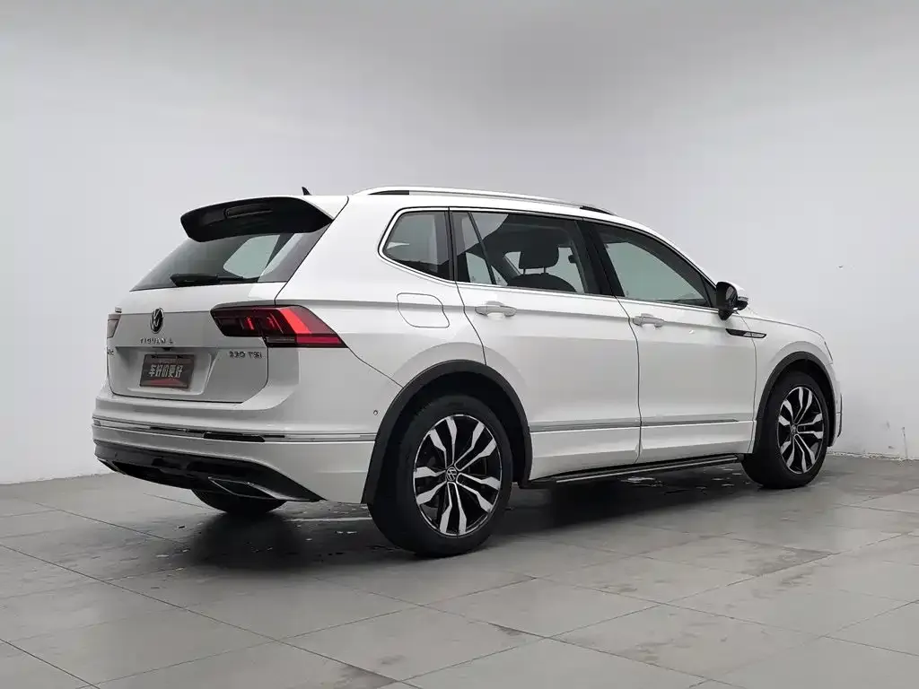Volkswagen Tiguan L — фото 8