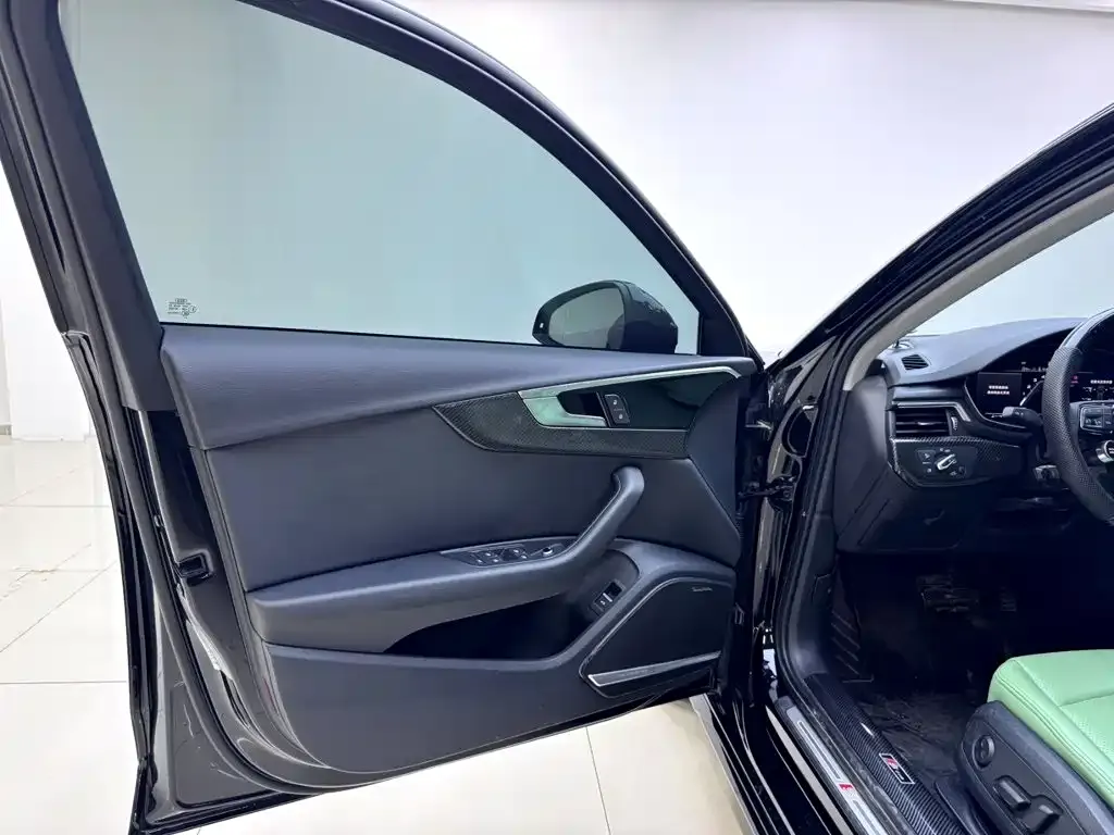 Audi A4 (Import) — фото 2