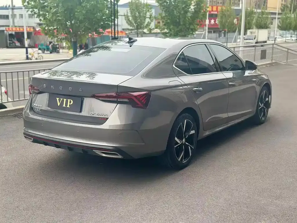 Skoda Octavia — фото 8