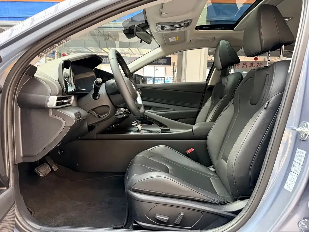 Hyundai Elantra — фото 3