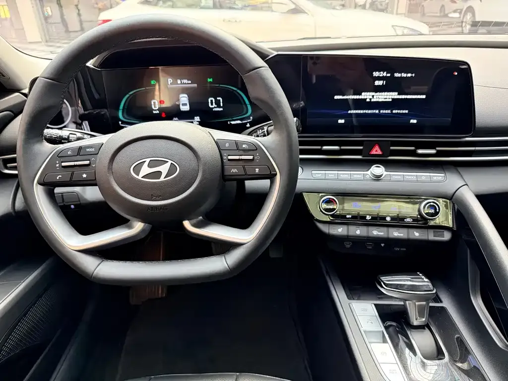 Hyundai Elantra — фото 4